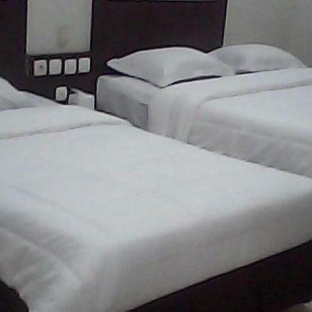 Hotel Wisma Djaja Syariah Bojonegoro Экстерьер фото