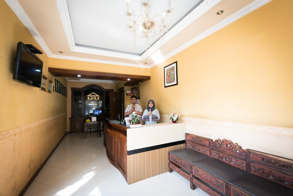 Hotel Wisma Djaja Syariah Bojonegoro Экстерьер фото