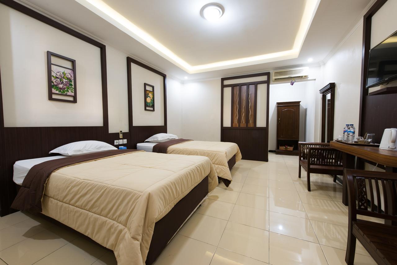 Hotel Wisma Djaja Syariah Bojonegoro Экстерьер фото