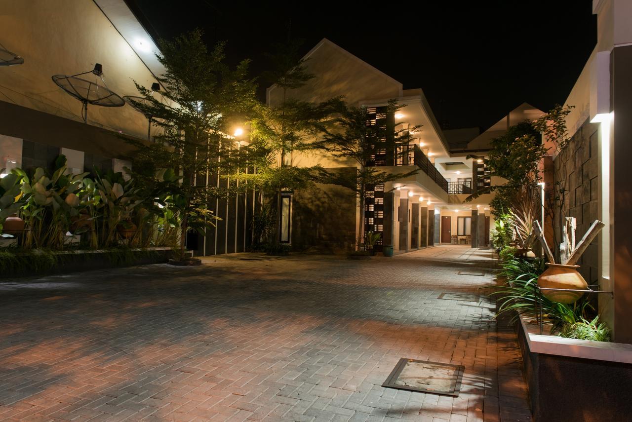 Hotel Wisma Djaja Syariah Bojonegoro Экстерьер фото