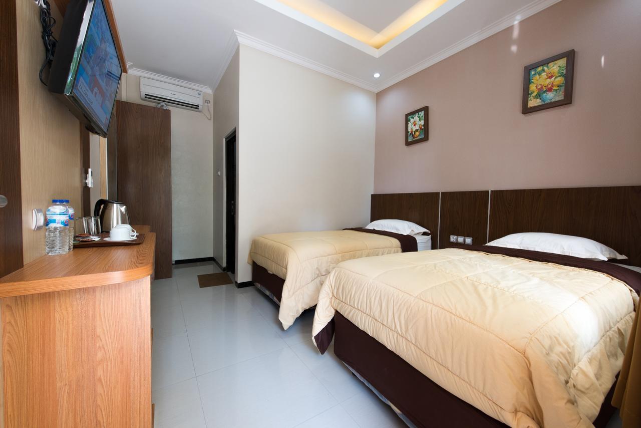 Hotel Wisma Djaja Syariah Bojonegoro Экстерьер фото