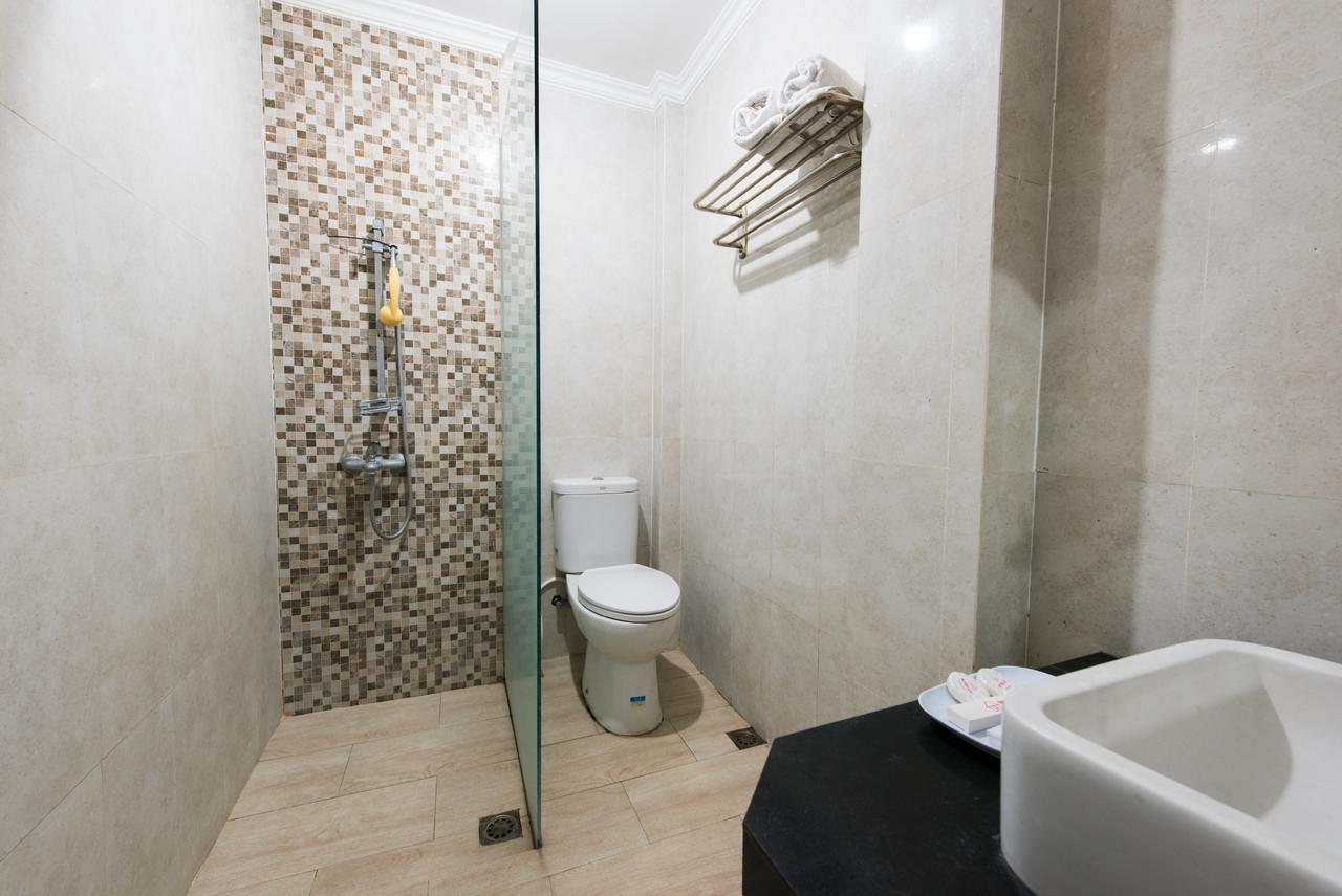 Hotel Wisma Djaja Syariah Bojonegoro Экстерьер фото