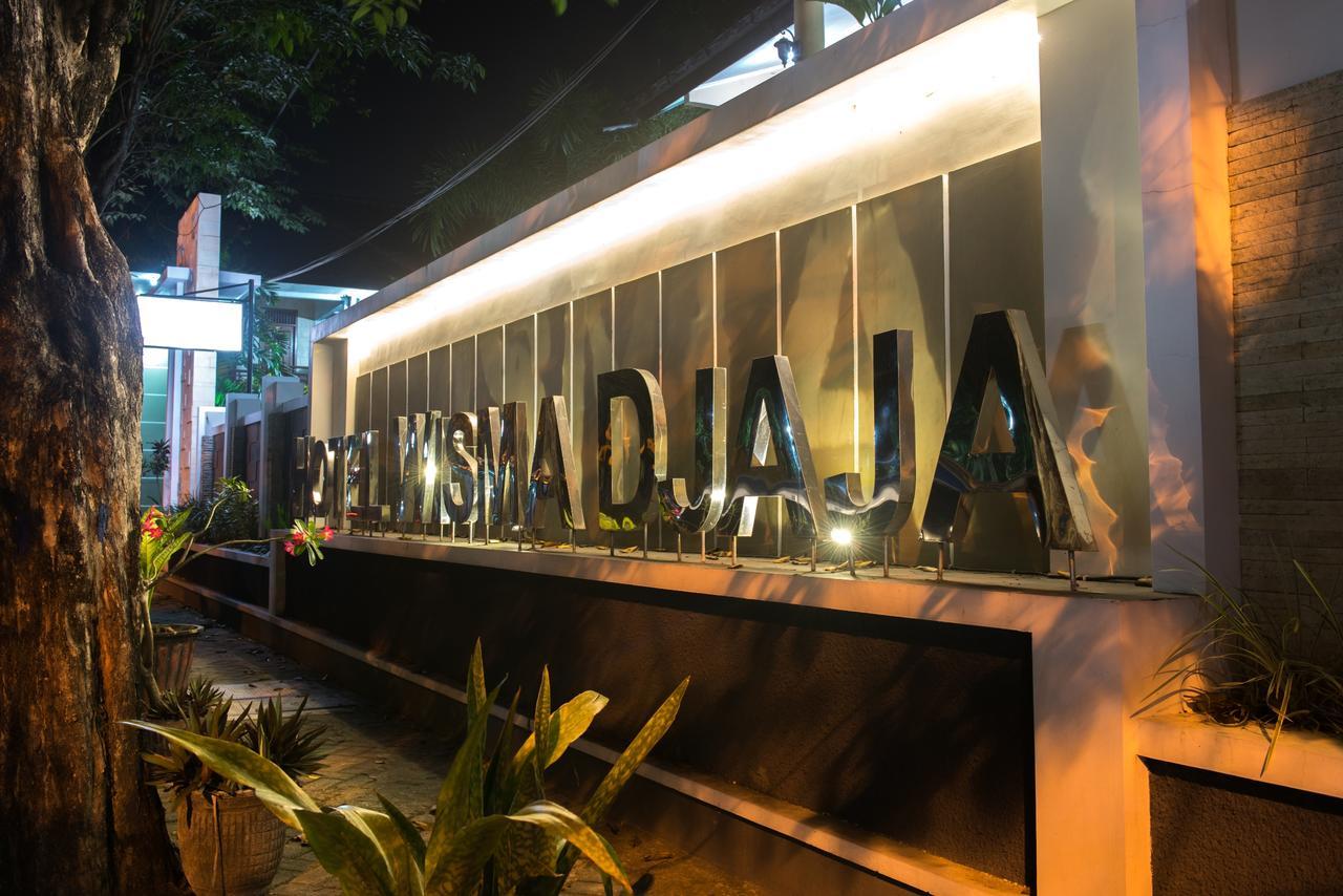 Hotel Wisma Djaja Syariah Bojonegoro Экстерьер фото