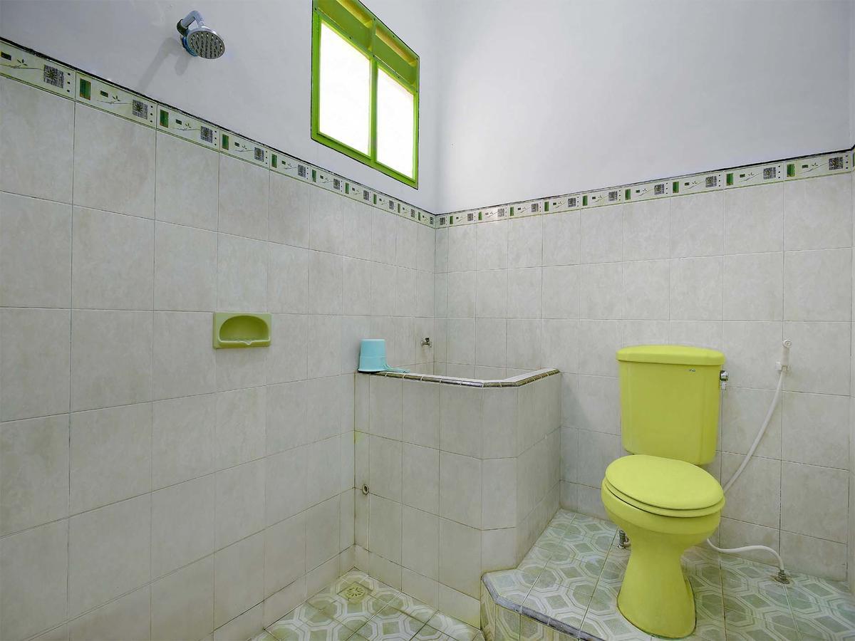 Hotel Wisma Djaja Syariah Bojonegoro Экстерьер фото