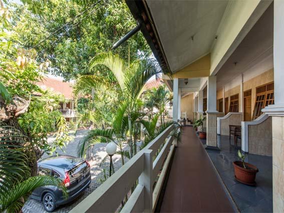 Hotel Wisma Djaja Syariah Bojonegoro Экстерьер фото