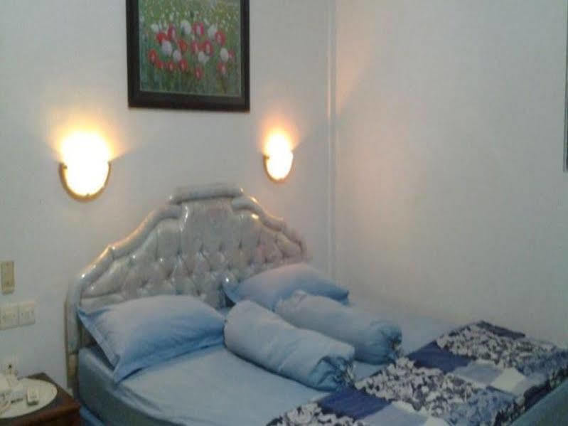 Hotel Wisma Djaja Syariah Bojonegoro Экстерьер фото